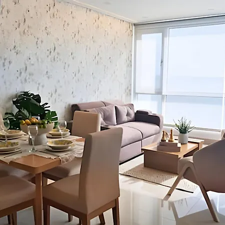Recién Remodelado | 2 + Vista Espectacular Apartamento *