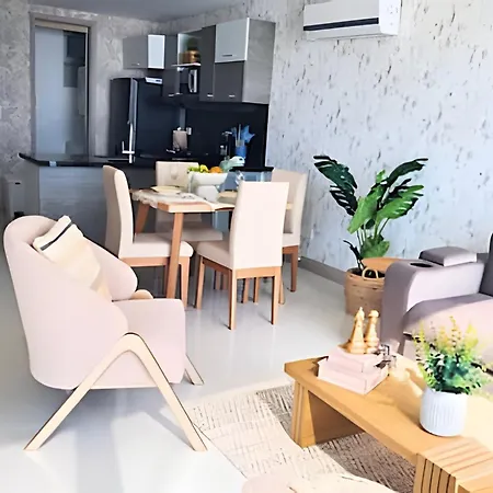 Recién Remodelado | 2 + Vista Espectacular Apartamento *
