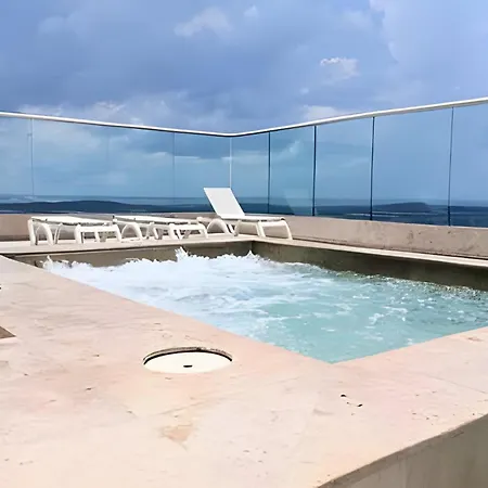 Recién Remodelado | 2 + Vista Espectacular Apartamento